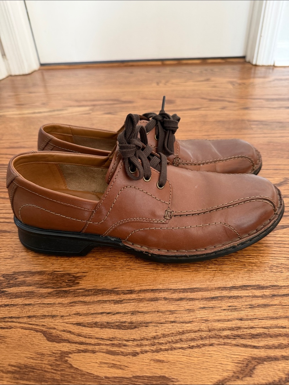 Clarks Brown Leather Lace-Up Oxfords